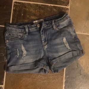 I’m selling a shorts, its very comfortable.